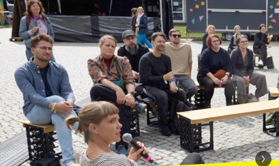 Bild des Publikums beim Überlandfestival in Görlitz 2025, darunter Inga Ganzer