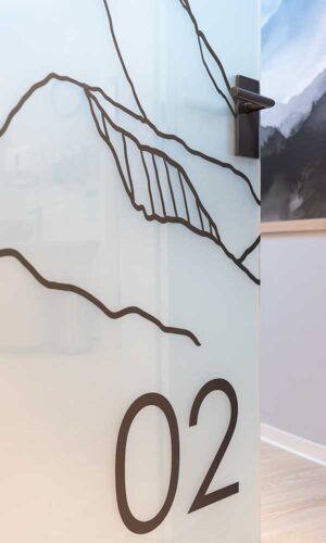 Detail Tür mit Beklebung