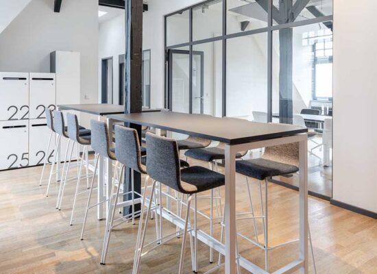 Besprechung in den Mittelzonen mit natürlicher Beleuchtung