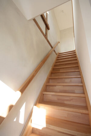 neue Treppe aus Buchenholz.