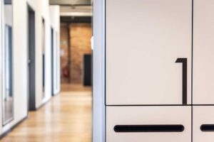 Detail Büro-Schließfach mit Einwurfschlitz