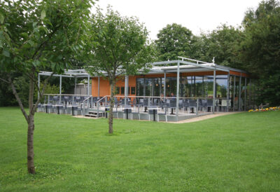 Blick von außen auf den Pavillon