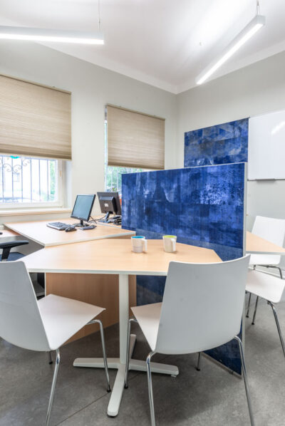 Trennwand für vertrauliche Beratungsgespräche