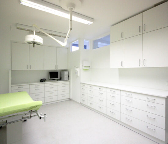 OP-Raum, Praxisgestaltung in Berlin von Büro raumdeuter, Ihrem Innenarchtekt