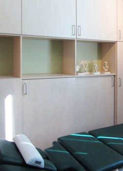 Detail des Einbauschranks, Praxisgestaltung in Berlin von Büro raumdeuter, Ihrem Innenarchtekt