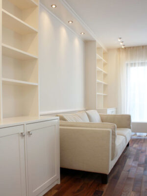 Einbauregal mit Sofa, geplant von raumdeuter, Innenarchitekt in Berlin