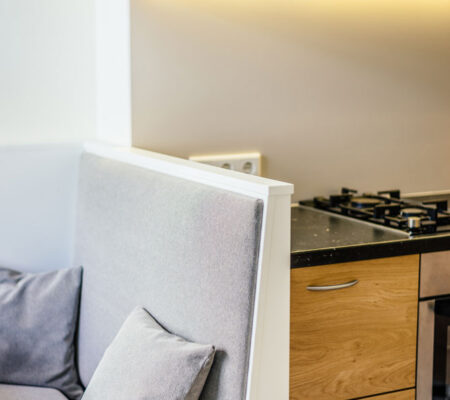 Detail Übergang Küche - Sitznische, geplant von raumdeuter, Innenarchitekt in Berlin