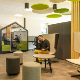 Kategorie-Bild. Dieser Link führt zum Projekt Coworking im Gründerzentrum DeveLUP mit Schwerpunkt auf die Arbeitsräume.