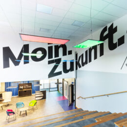 Kategoriebild: Dieser Link führt zum Projekt Gründerzentrum DeveLUP mit Schwerpunkt auf Corporate Design und Farben im Raum.